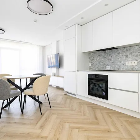 W/balcony And Prkg, By Cohost Appartement