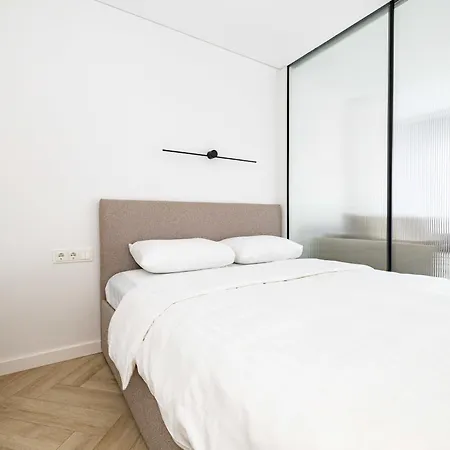 Appartement W/balcony And Prkg, By Cohost