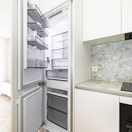 Appartement W/balcony And Prkg, By Cohost