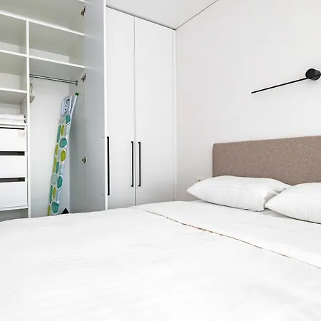 W/balcony And Prkg, By Cohost