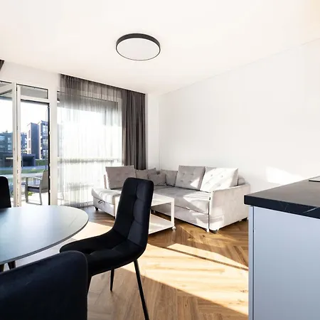 W/balcony And Prkg, By Cohost *