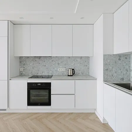 W/balcony And Prkg, By Cohost Appartement