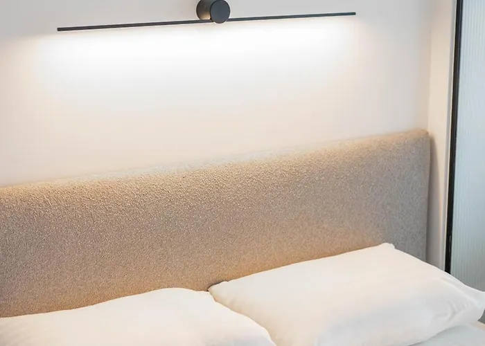 Apartment W/balcony And Prkg, By Cohost *