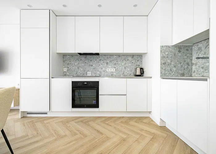 W/balcony And Prkg, By Cohost Palanga