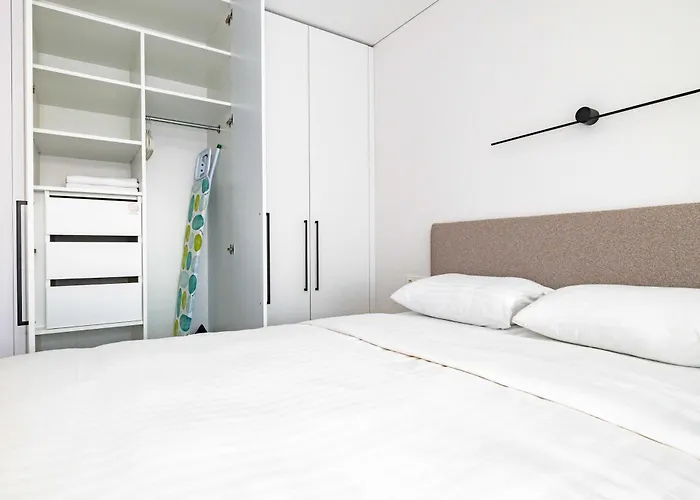 W/balcony And Prkg, By Cohost