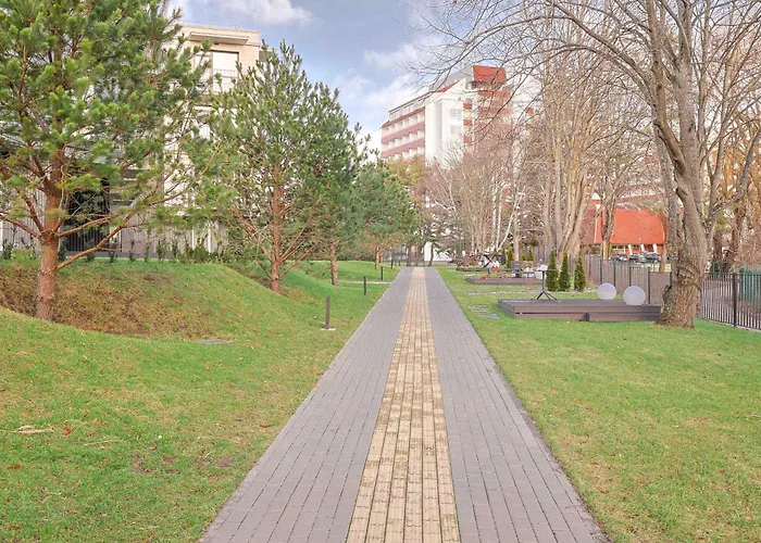 Apartment W/balcony And Prkg, By Cohost *