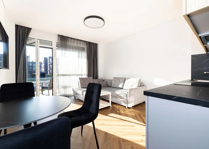 W/balcony And Prkg, By Cohost *